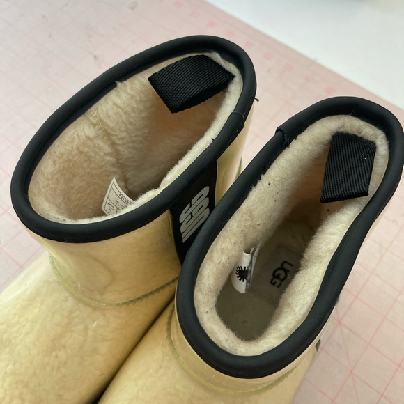 Ugg Classic Clear Booties Boots. Cream & Black. Size 8. - Picture 3 of 5